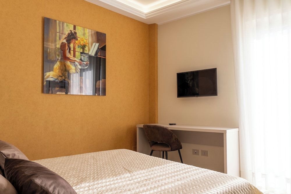 Suite, City View
