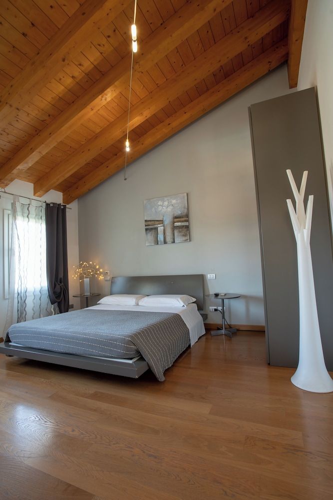 Magrine Castelfranco Veneto Triple Room, 1 Bedroom, Private Bathroom, Garden View 5