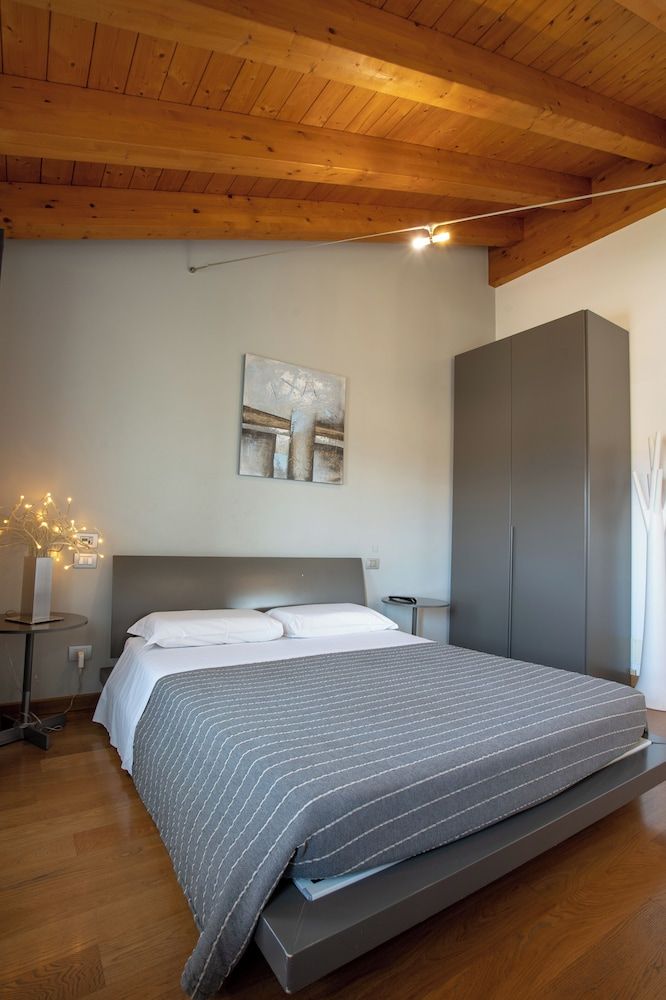 Magrine Castelfranco Veneto Triple Room, 1 Bedroom, Private Bathroom, Garden View 2