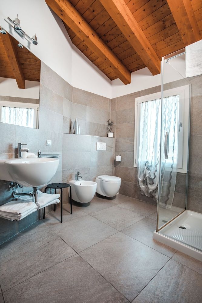 Magrine Castelfranco Veneto Triple Room, 1 Bedroom, Private Bathroom, Garden View 9