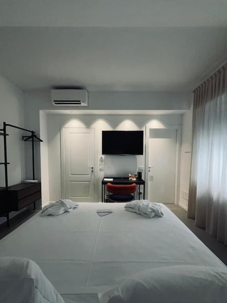 DoorMI - Premium Suites and Apartments Superior Double or Twin Room 3