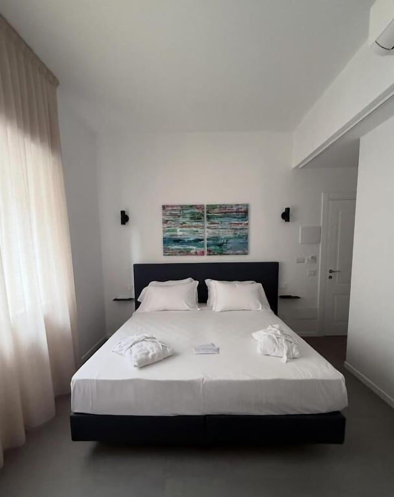DoorMI - Premium Suites and Apartments Superior Double or Twin Room 4
