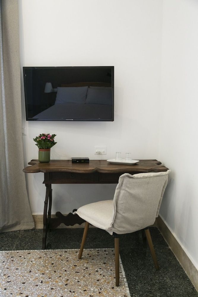 la terrazza Deluxe Triple Room, City View 4