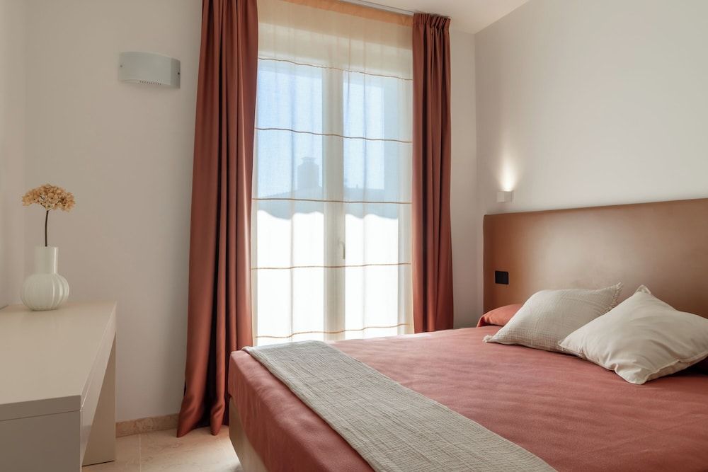 Standard Apartment, 1 King Bed with Sofa bed