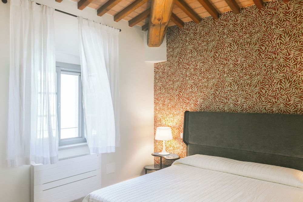 PODERE GIGLIO Deluxe Double Room, Vineyard View 3