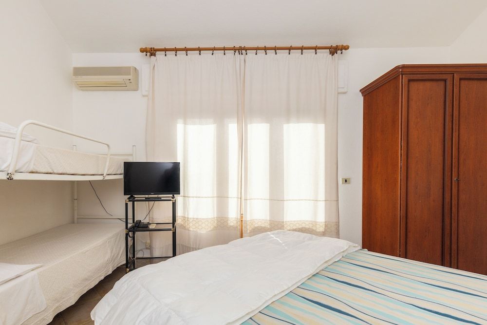 hotel ristorante Donatella Family Quadruple Room, Balcony, Garden View 3