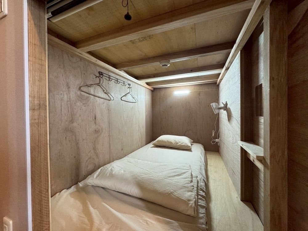 Shared Dormitory, Women only, Non Smoking