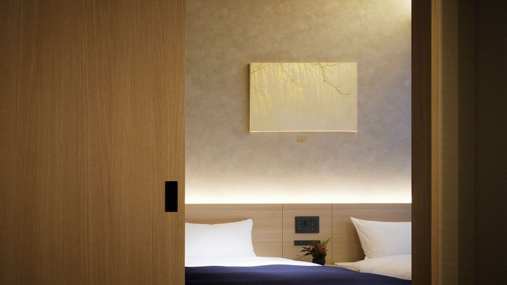 Family Suite 1 Bedroom with 5 Beds