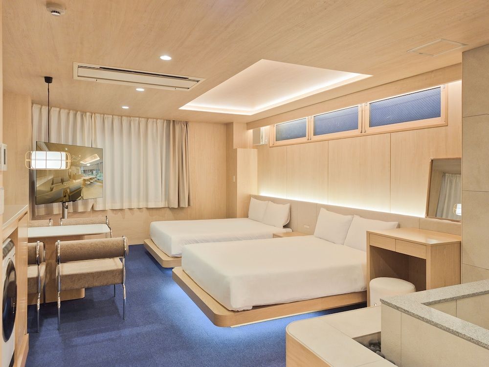 Deluxe Studio, 2 Queen Beds, Kitchenette, City View