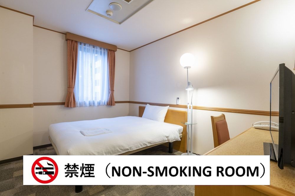 Single Room, Smoking