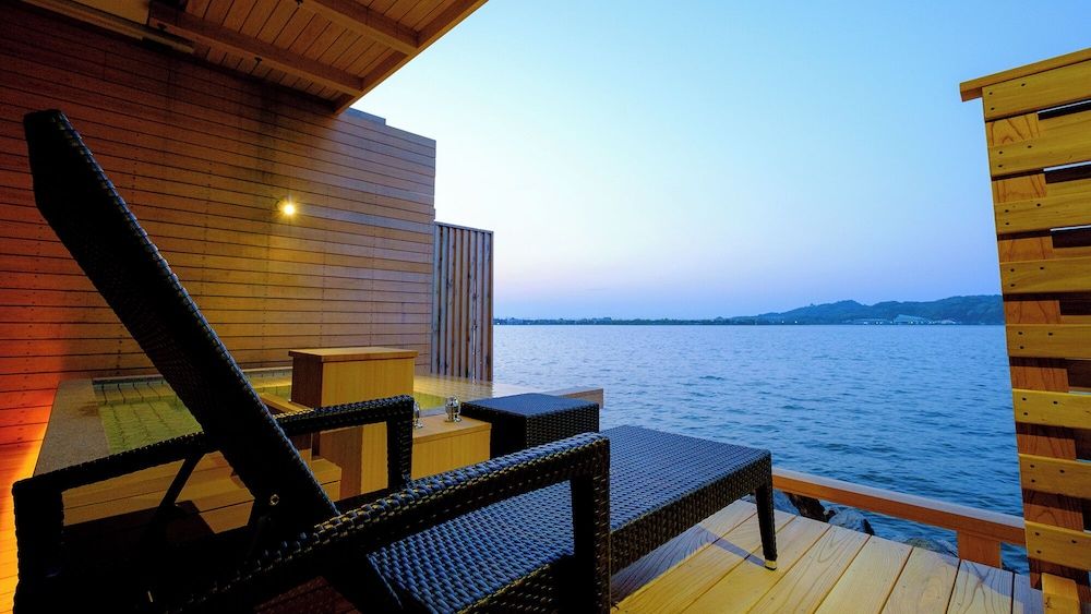 Twin Room, Lake View