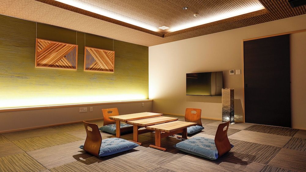 Family Room, Lake View