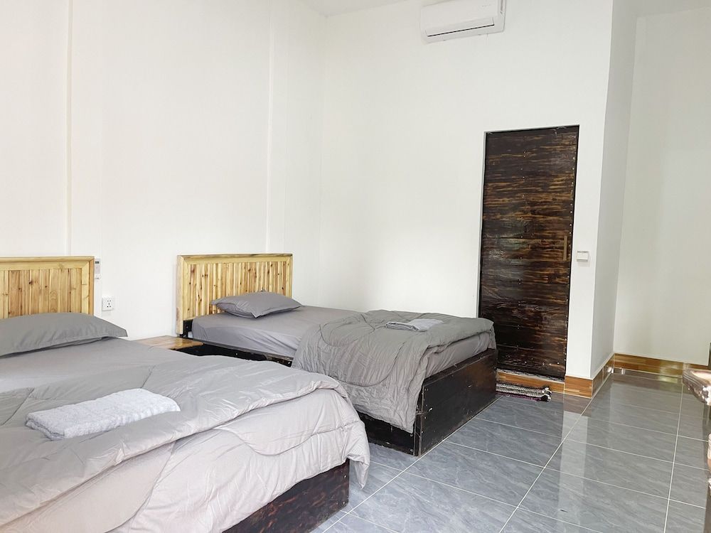 Basic Triple Room, Balcony, Garden View