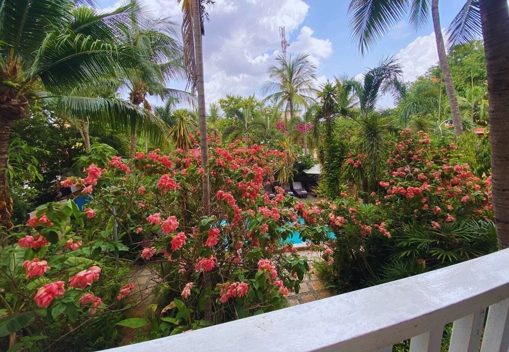 Angkor Home 27 Deluxe Twin, Balcony, Pool View 23