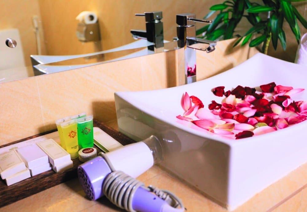 Angkor Home 27 Deluxe Twin, Balcony, Pool View 37