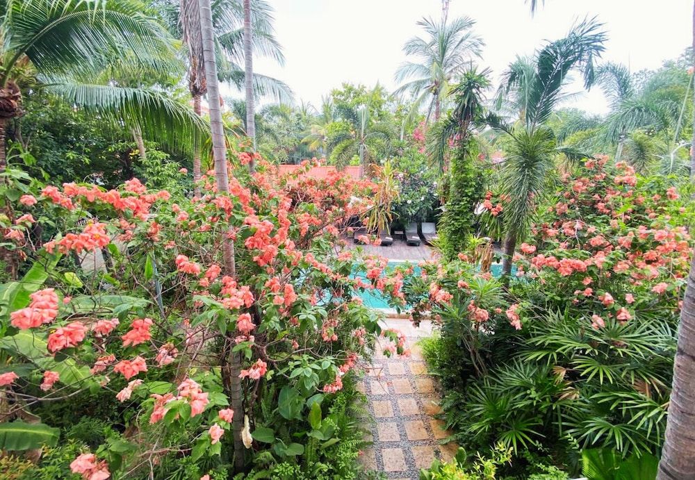 Angkor Home 27 Deluxe Twin, Balcony, Pool View 24