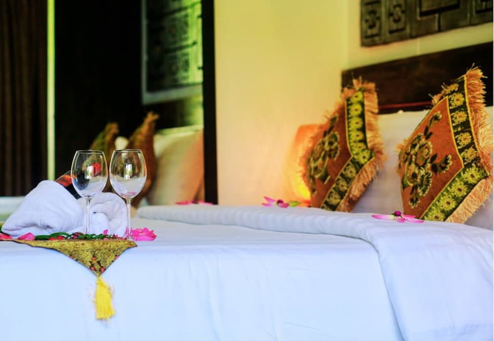 Angkor Home 27 Deluxe Twin, Balcony, Pool View 12