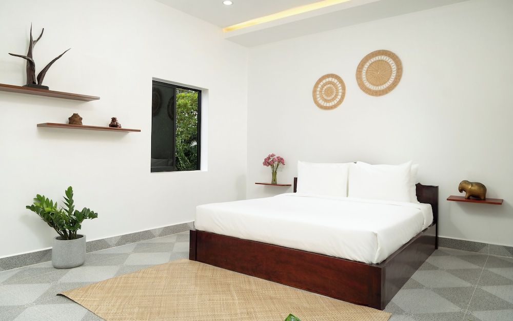 Luxury Studio Suite, 4 Bedrooms, Pool View