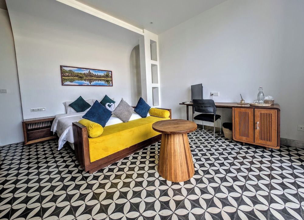 Villa Sun - Boutique Hotel Comfort Double Room, Balcony, Pool View 4