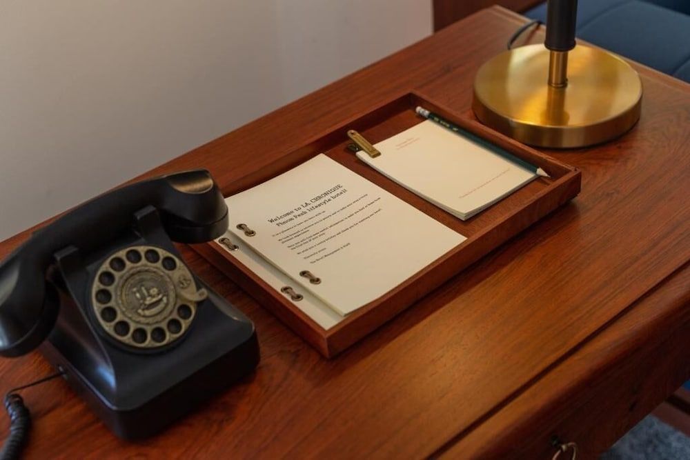 LA. CHRONIQUE HOTEL Suite room with city view 3