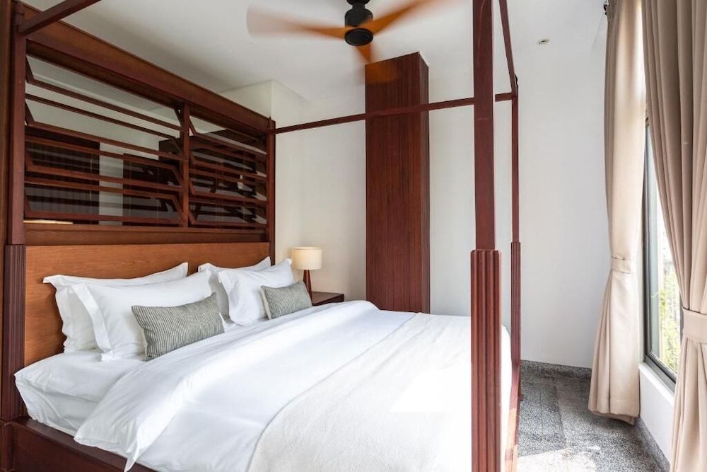 LA. CHRONIQUE HOTEL Suite room with city view 2