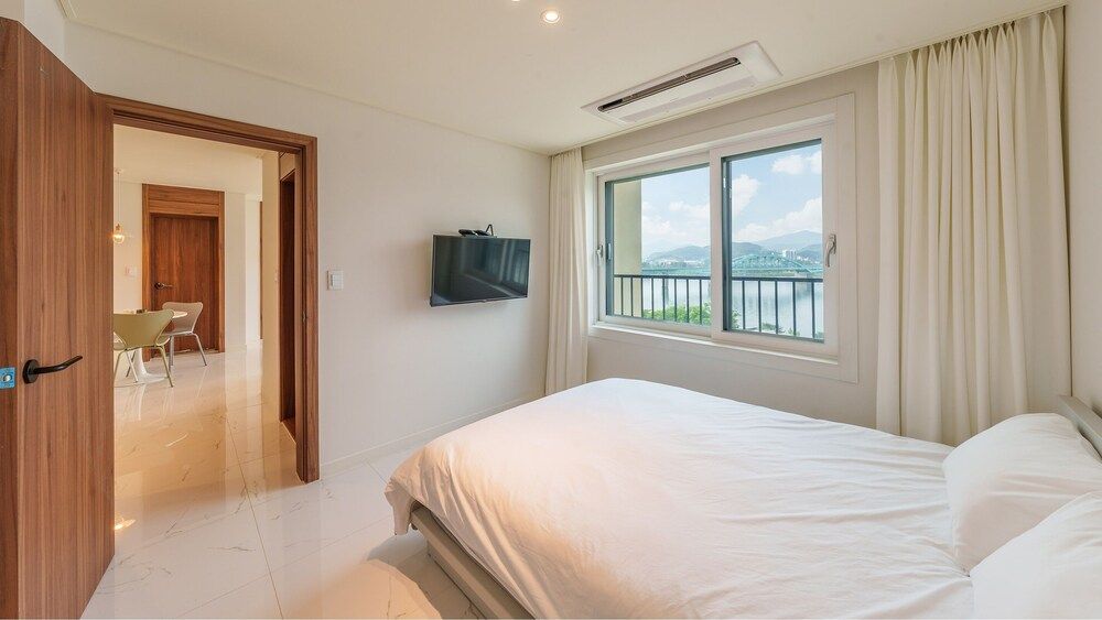 Chuncheon The Haven River Pension Basic Room, 1 Bedroom (B,3st Floor (River View /BBQ)) 9