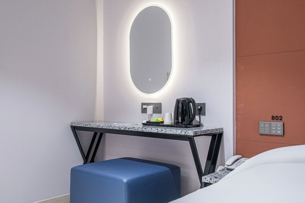 TheWall Hotel Superior Double Room 5