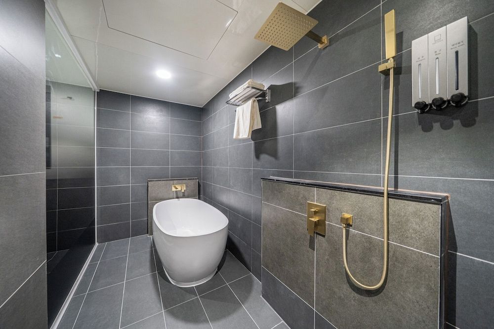 TheWall Hotel Superior Double Room 7