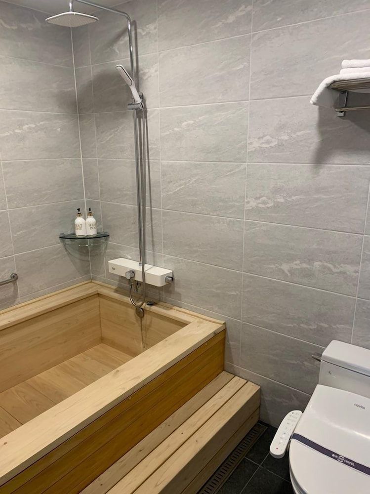 Mungang Sulfur Hot Springs Deluxe Twin Room, Mountain View 5