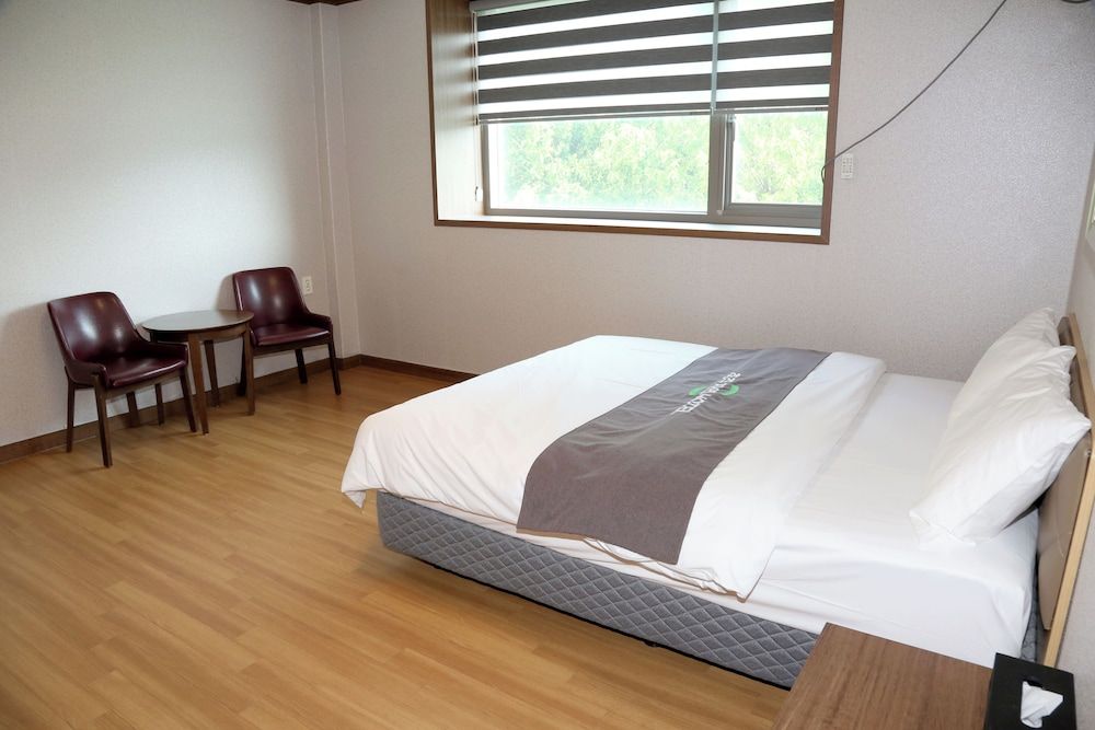 Mungang Sulfur Hot Springs Standard Double Room, Mountain View 4
