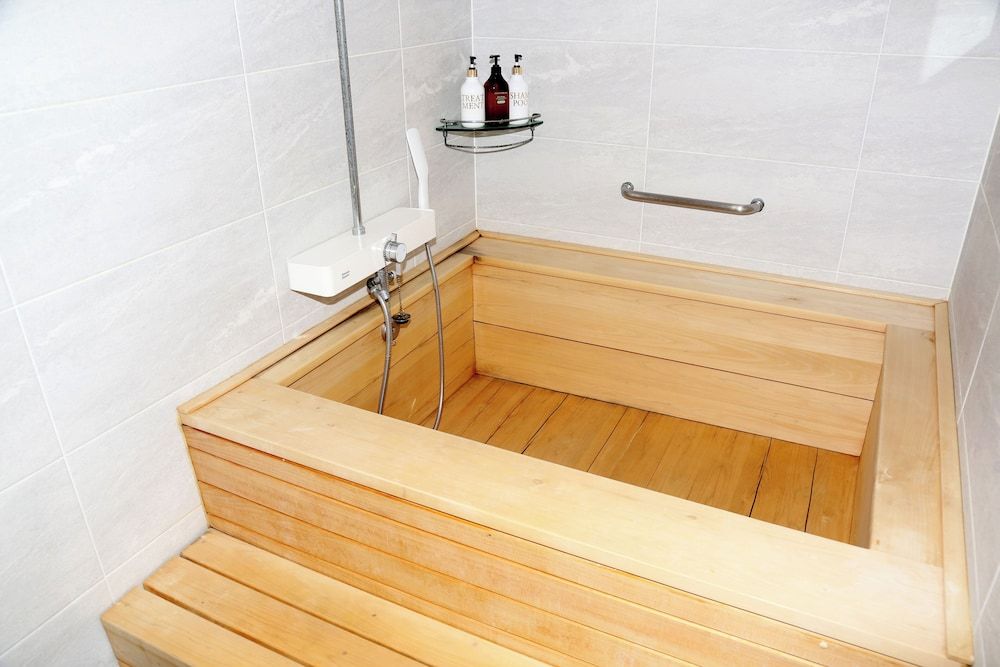 Mungang Sulfur Hot Springs Deluxe Twin Room, Mountain View 3