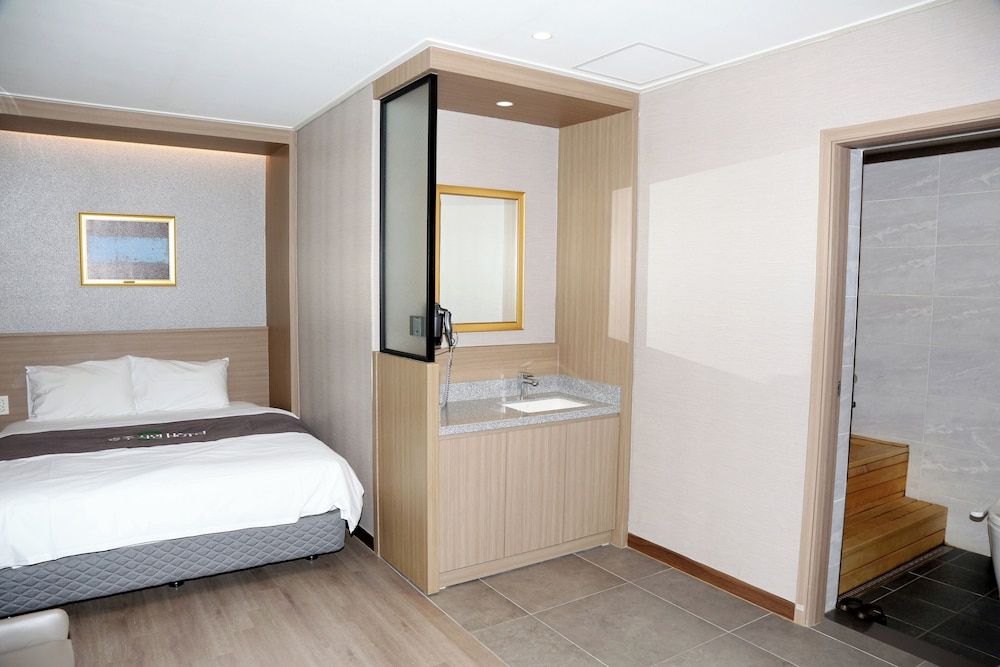 Mungang Sulfur Hot Springs Standard Double Room, Mountain View 2