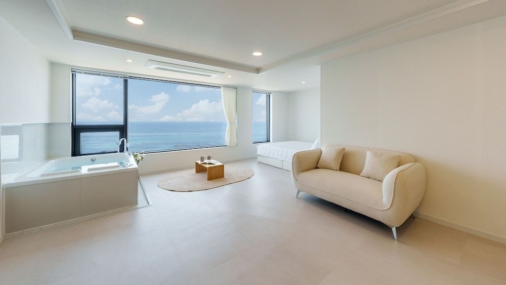 Donghae Neulbadarang Ocean View Pension Basic Room, 2 Bedrooms (Room 502 (Full Ocean View / Spa)) 2