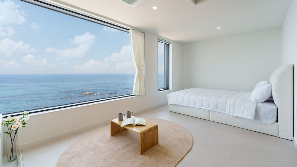 Donghae Neulbadarang Ocean View Pension Basic Room, 2 Bedrooms (Room 502 (Full Ocean View / Spa)) 10