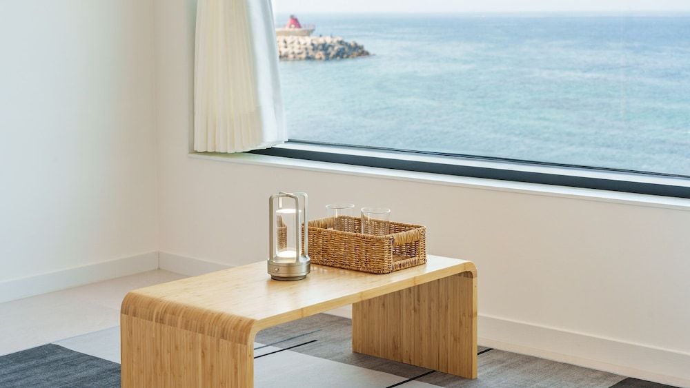 Donghae Neulbadarang Ocean View Pension Basic Room, 1 Bedroom (Room 402 (Full Ocean View / Spa)) 3