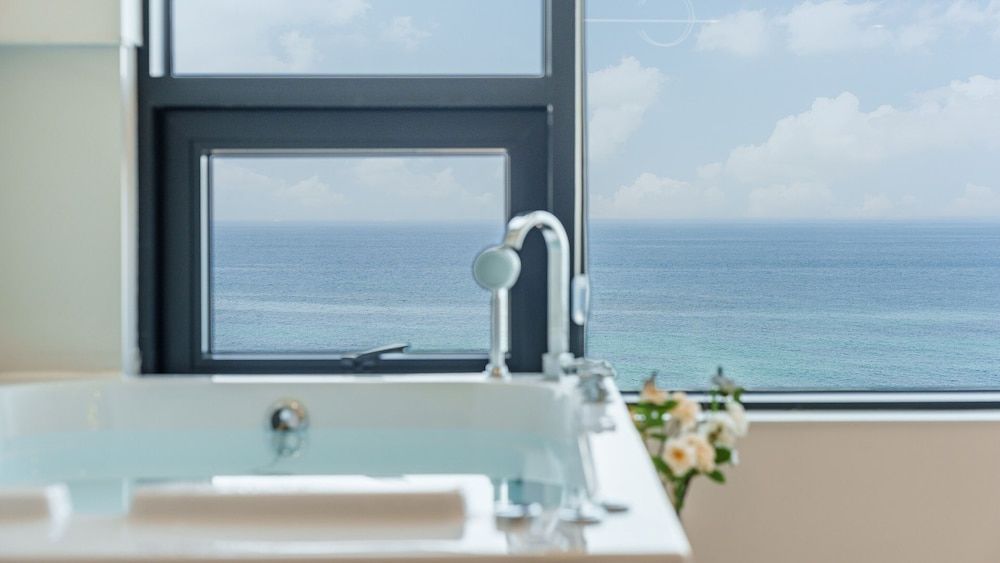 Donghae Neulbadarang Ocean View Pension Basic Room, 2 Bedrooms (Room 502 (Full Ocean View / Spa)) 3