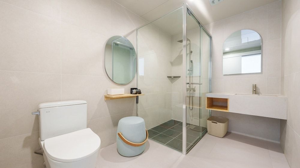 Donghae Neulbadarang Ocean View Pension Basic Room, 1 Bedroom (Room 402 (Full Ocean View / Spa)) 7