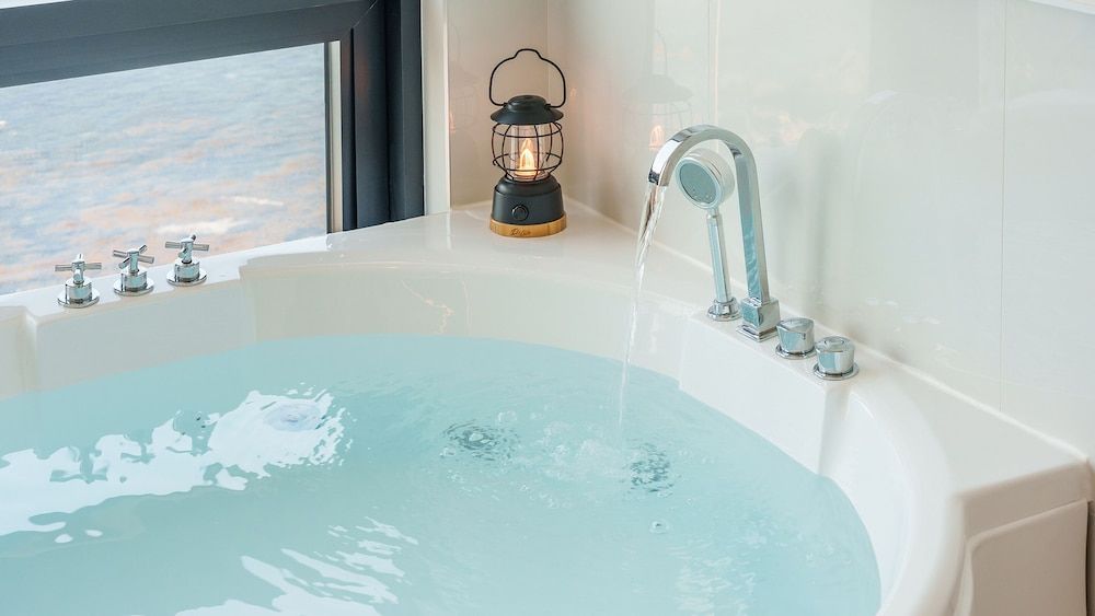 Donghae Neulbadarang Ocean View Pension Basic Room, 1 Bedroom (Room 402 (Full Ocean View / Spa)) 2