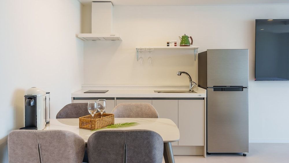 Donghae Neulbadarang Ocean View Pension Basic Room, 2 Bedrooms (Room 502 (Full Ocean View / Spa)) 8