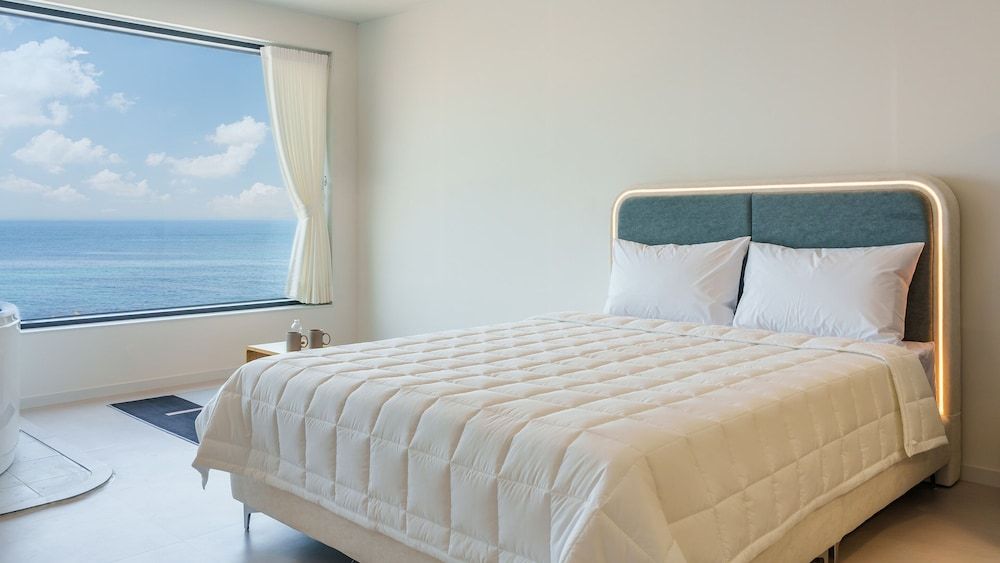 Donghae Neulbadarang Ocean View Pension Basic Room, 1 Bedroom (Room 401 (Full Ocean View / Spa)) 4