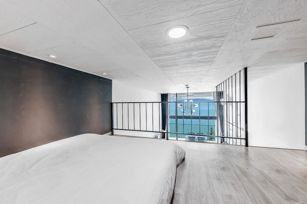 Yeosu Lastella Spa Pet-friendly Pension Basic Room, 1 Bedroom (Ocean Terrace B204)
