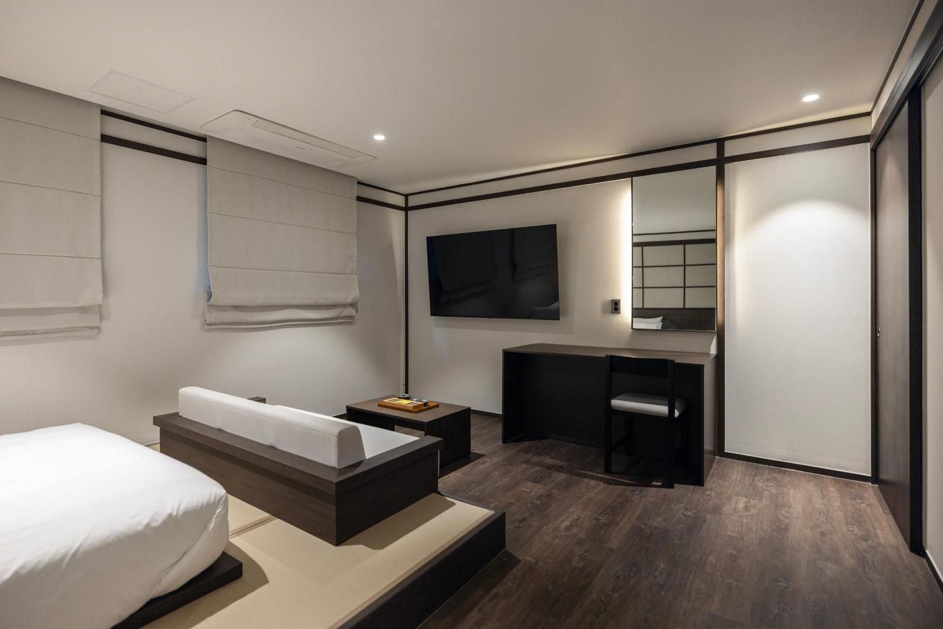 Hinoki Deluxe Double Room with Hot Spring