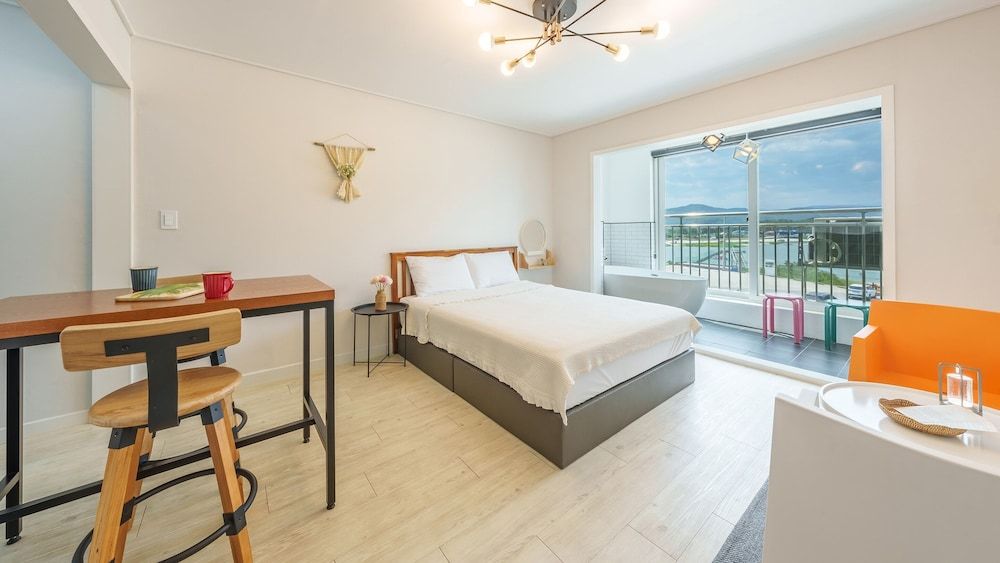 Samcheok Kong & Bee Ocean View Spa Pensi Basic Room, 1 Bedroom (202(Ocean View/ Therapy bathtub)) 4