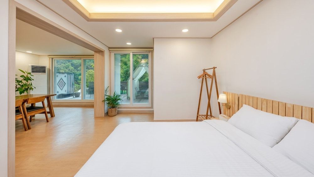 Chuncheon Haven Forest Pension Basic Room, 1 Bedroom (1st Floor B (Mountain View /BBQ)) 3