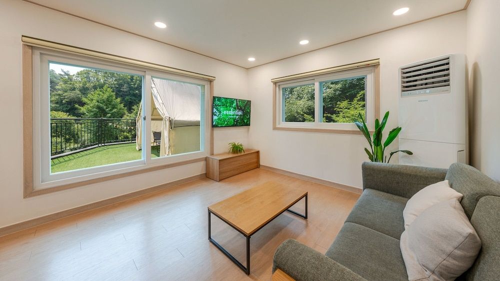 Chuncheon Haven Forest Pension Basic Room, 1 Bedroom (2nd Floor (Mountain View /BBQ)) 4