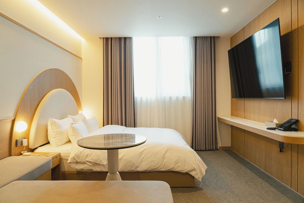 Brown Dot Hotel Andong Taehwa Deluxe Double Room 2