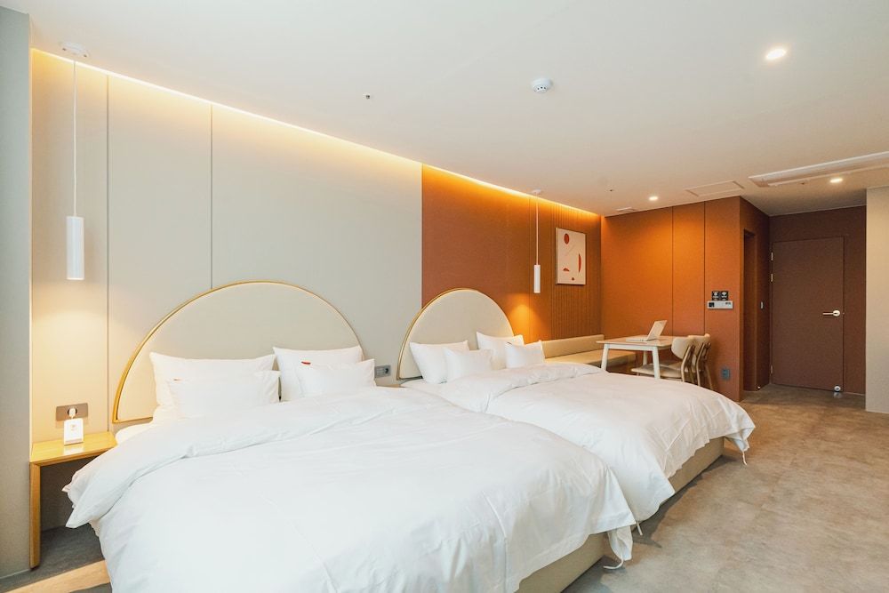 Brown Dot Hotel Andong Taehwa Deluxe Twin Room 4