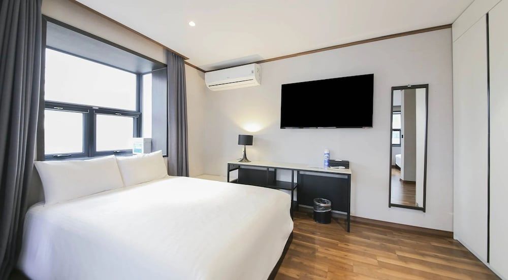 Sunland Hotel Family Twin Room 9