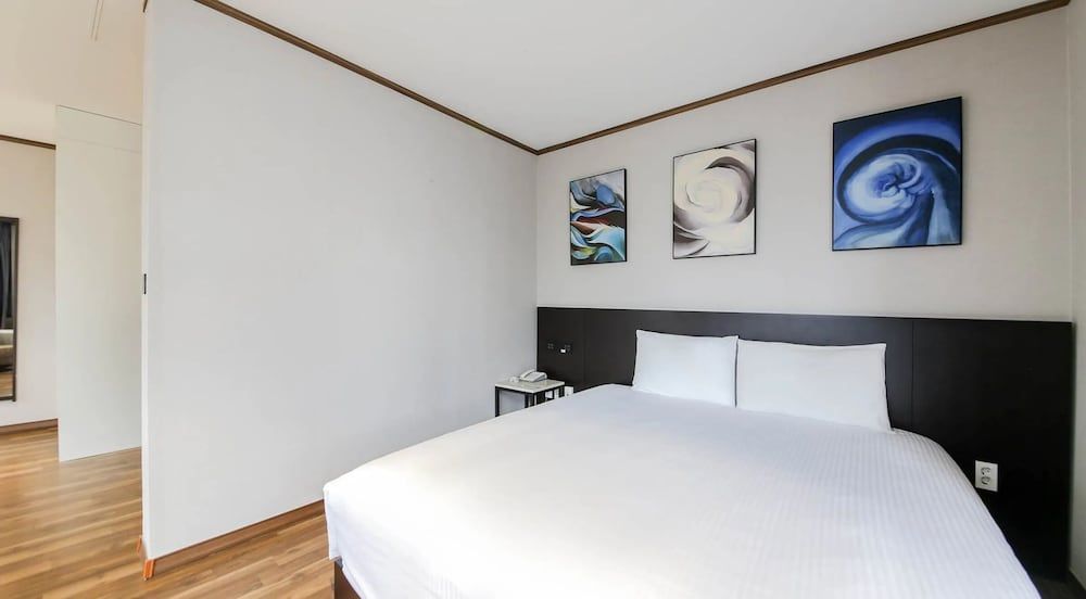 Sunland Hotel Family Twin Room 4