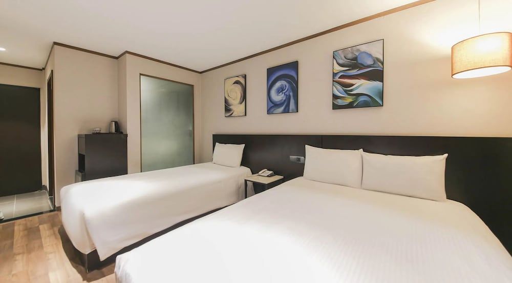 Sunland Hotel Standard Twin Room 2